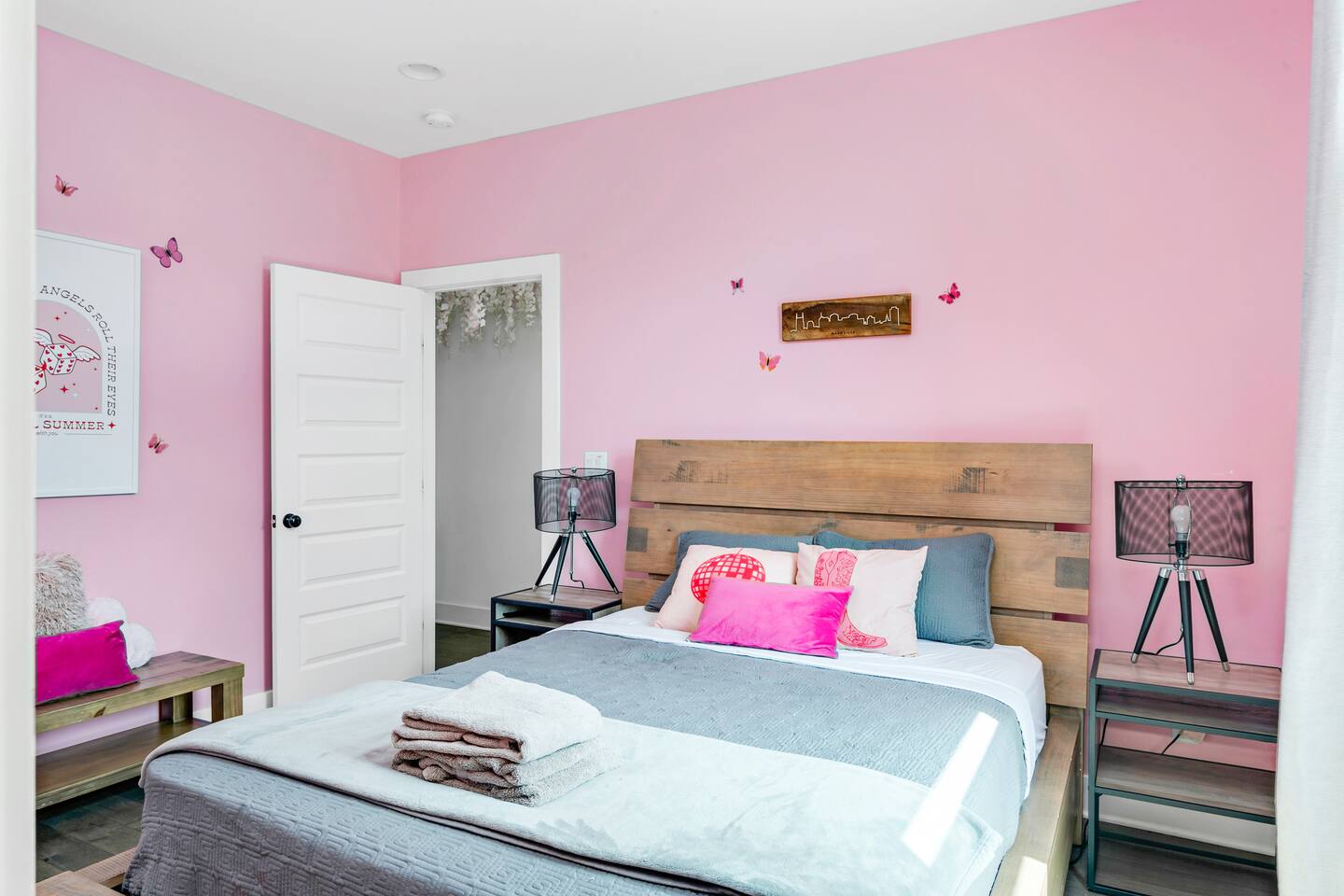 9bed-10min to DT-HotTub/Karaoke-Dolly’s Nash House