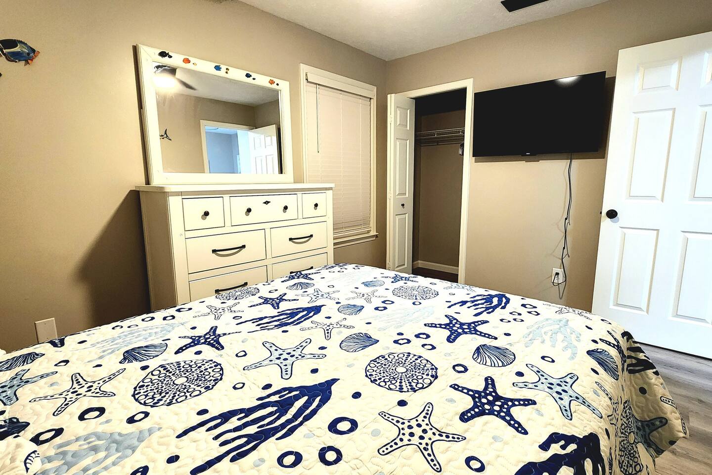 5926- Updated 2BR Duplex 4 Blocks to Beach-Sleeps6