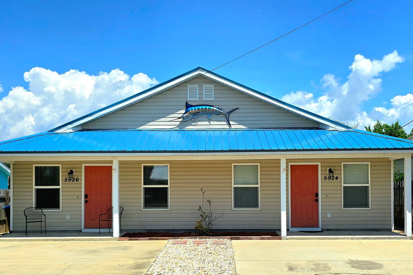 5926- Updated 2BR Duplex 4 Blocks to Beach-Sleeps6
