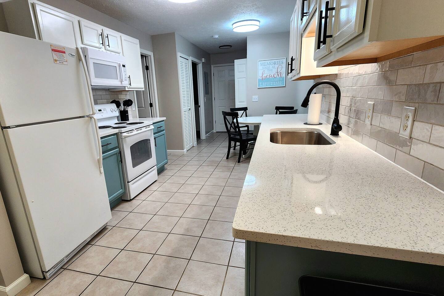5926- Updated 2BR Duplex 4 Blocks to Beach-Sleeps6