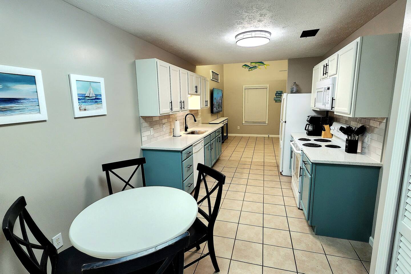 5926- Updated 2BR Duplex 4 Blocks to Beach-Sleeps6