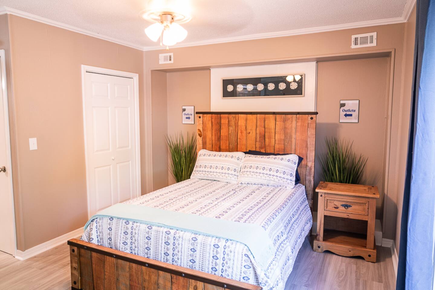 1 Bedroom, queen bed, full living space & kitchen