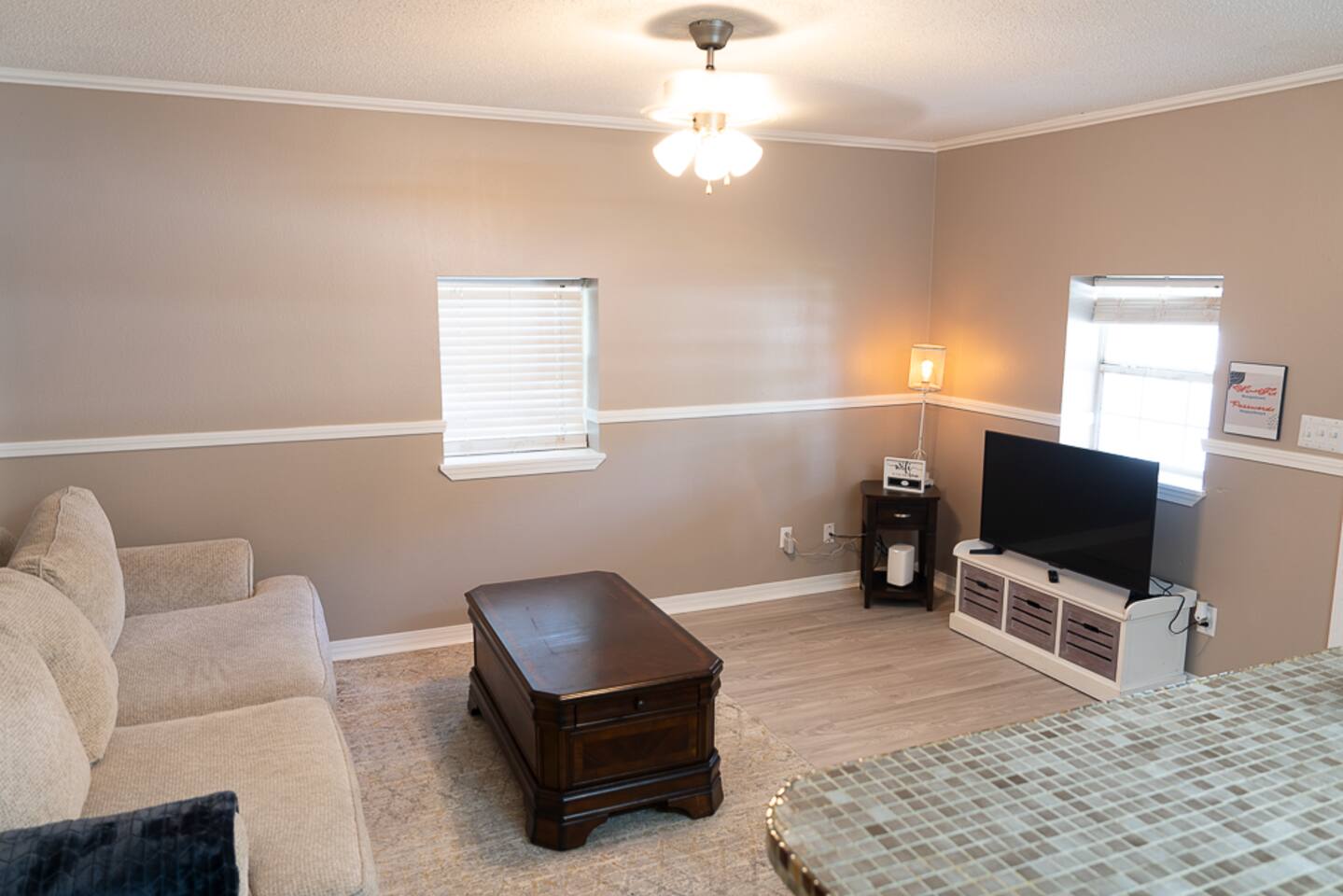 1 Bedroom, queen bed, full living space & kitchen
