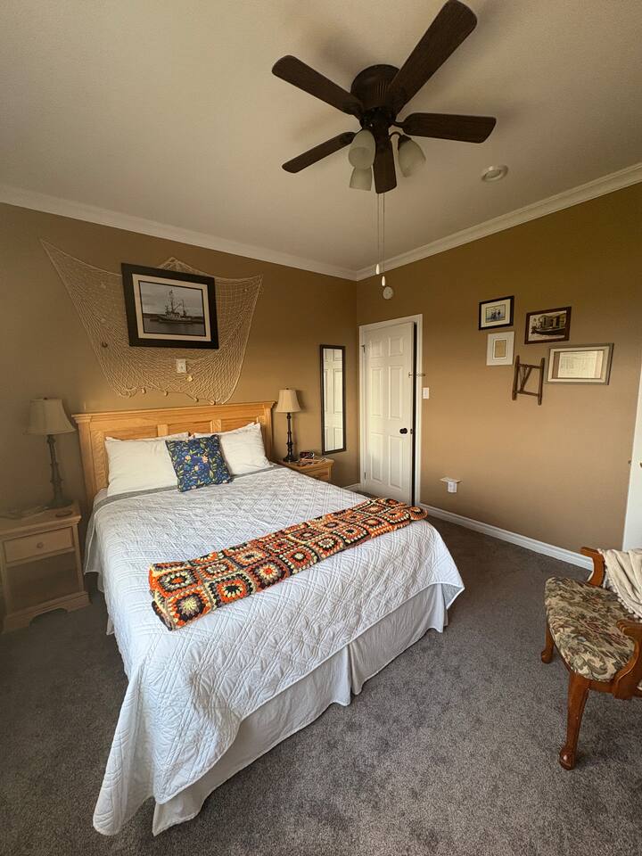 The Summerside Room at Seabreeze Inn