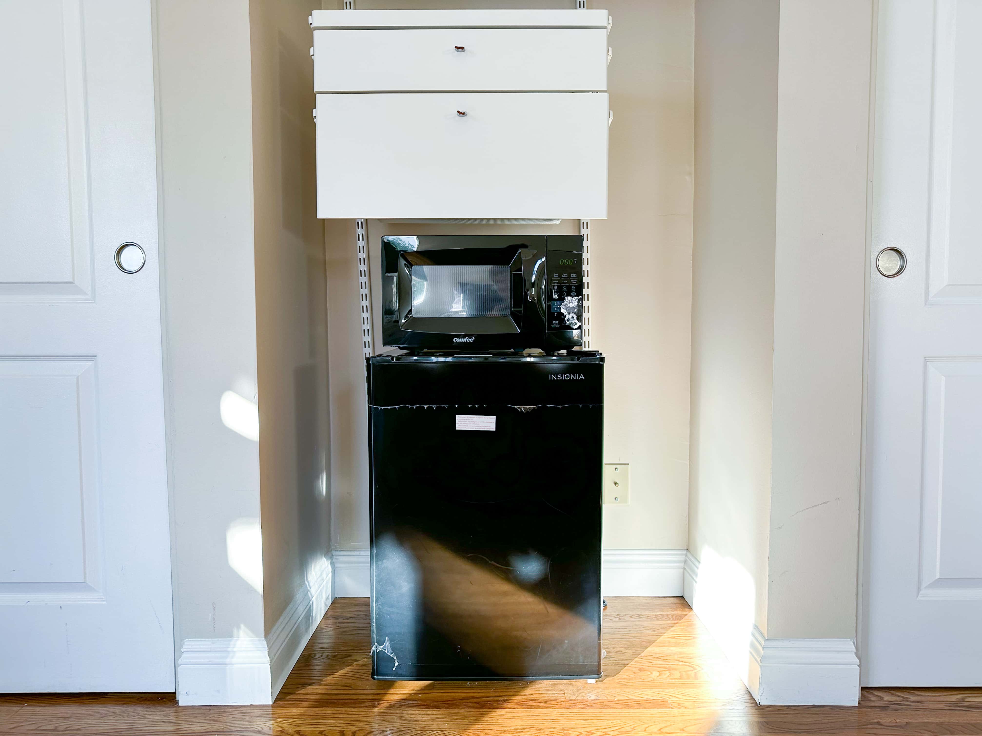 Guestroom, Picfair Village, 90019
