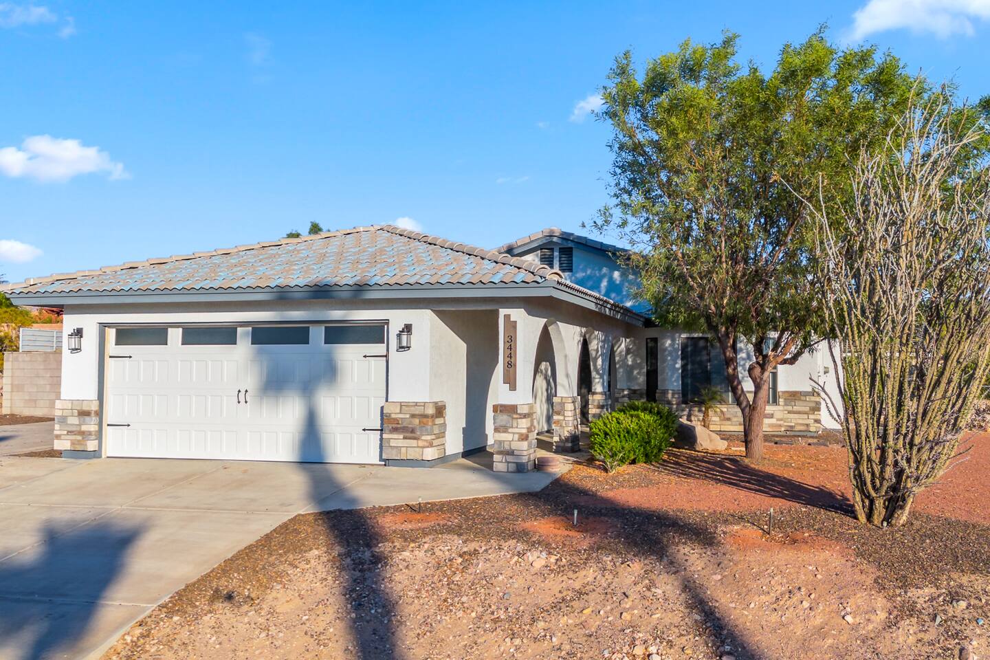 Luxury pool home near Lake Mohave