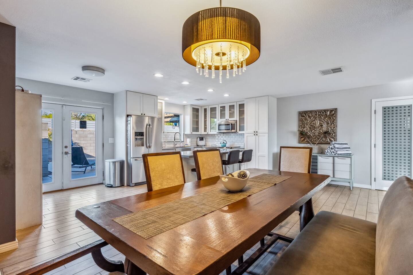 Luxury pool home near Lake Mohave