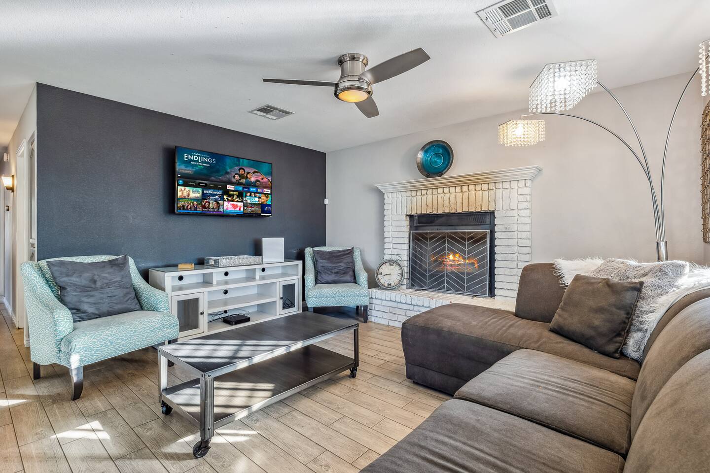 Luxury pool home near Lake Mohave