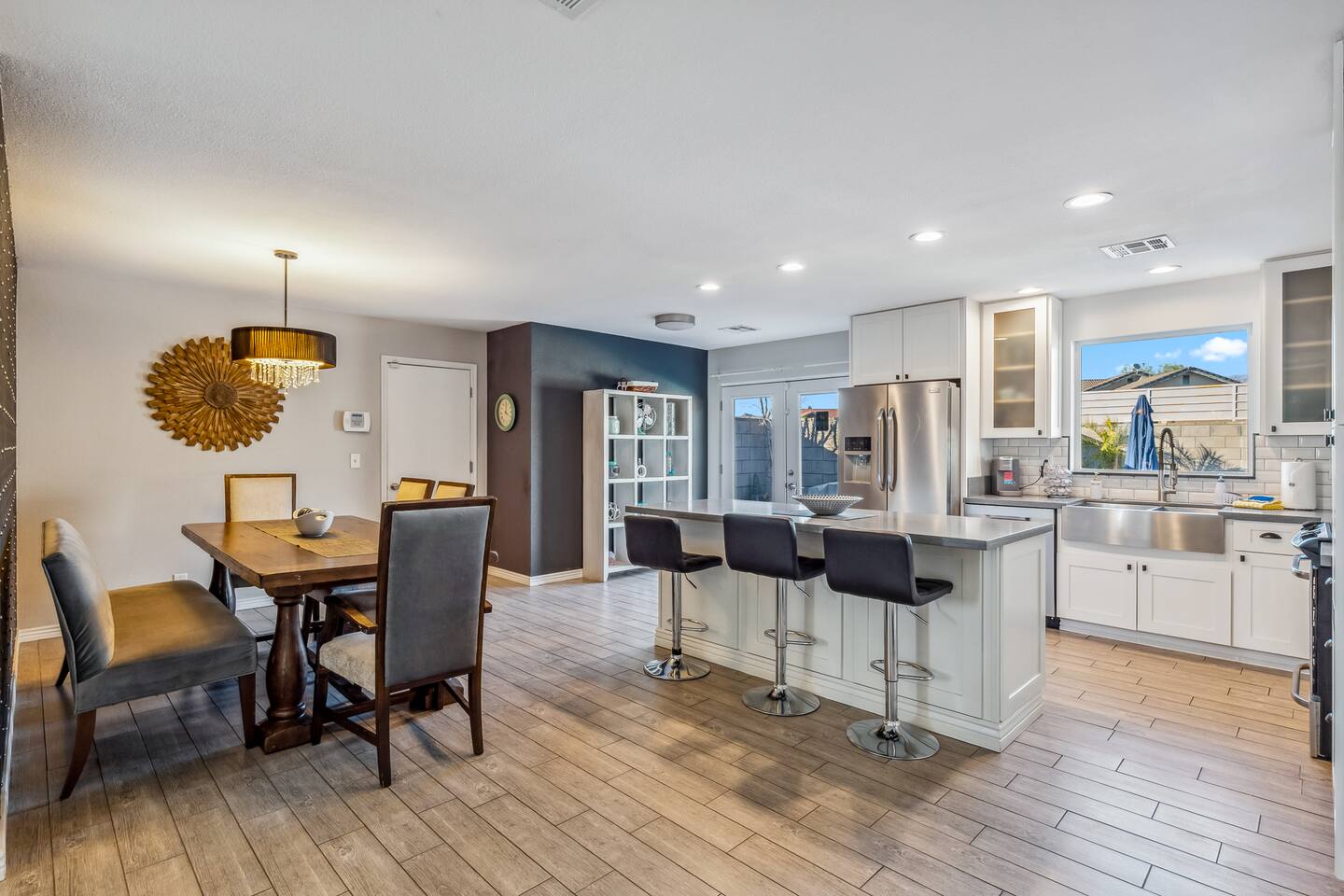 Luxury pool home near Lake Mohave