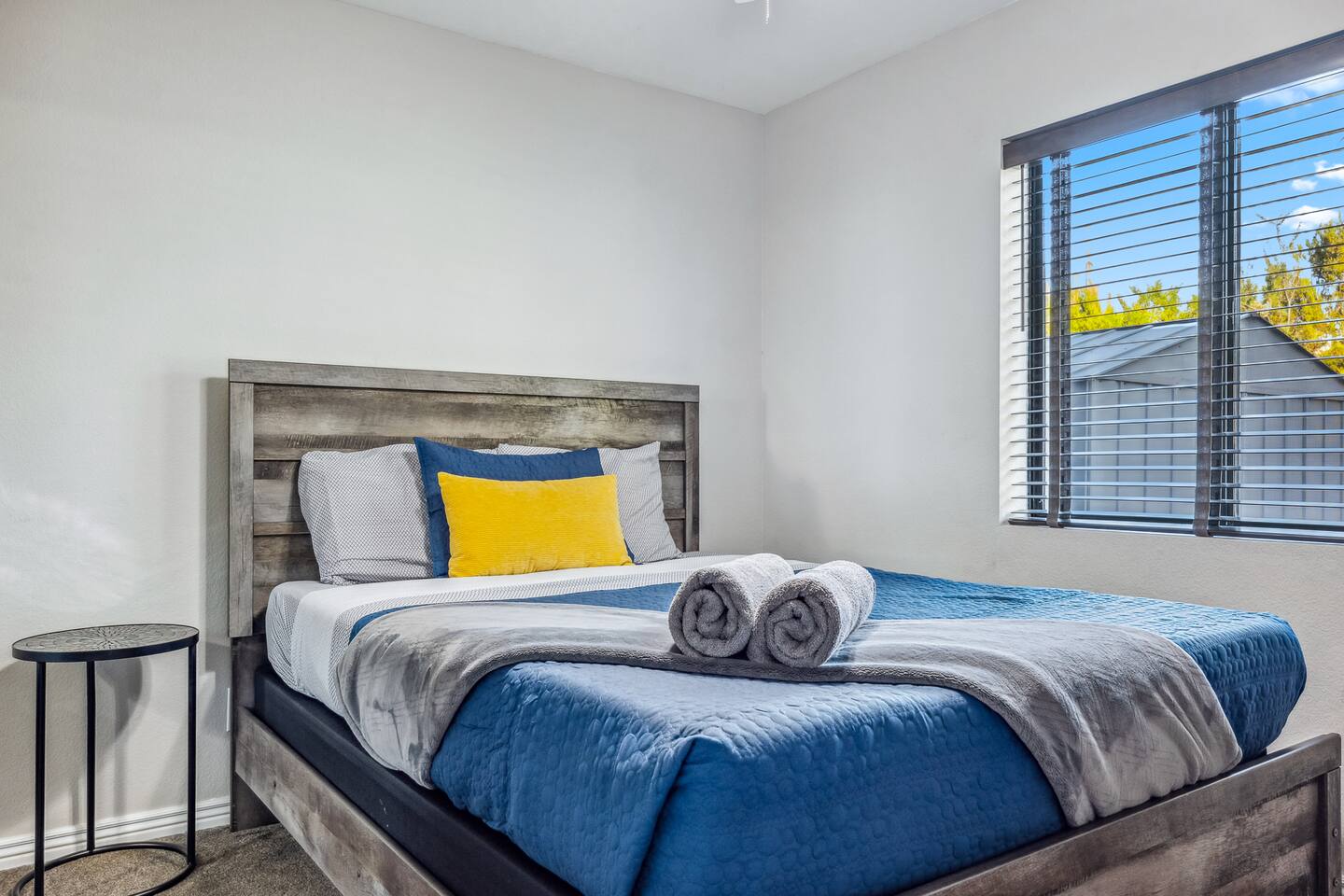Luxury pool home near Lake Mohave