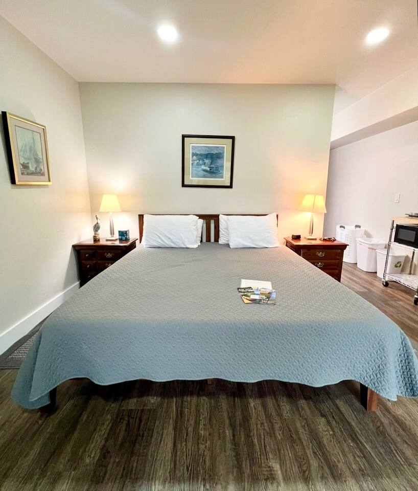 Private Bedroom on Orcas Island Golf Course ā Eastsound, WA ā vacation rental