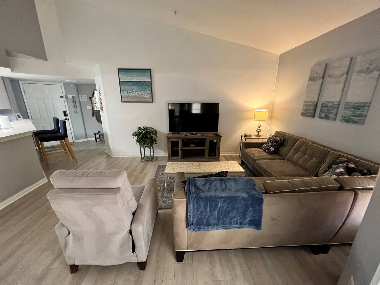 o CHARMING CONDO MINUTES FROM GORGEOUS CLEARWATER BEACHES o