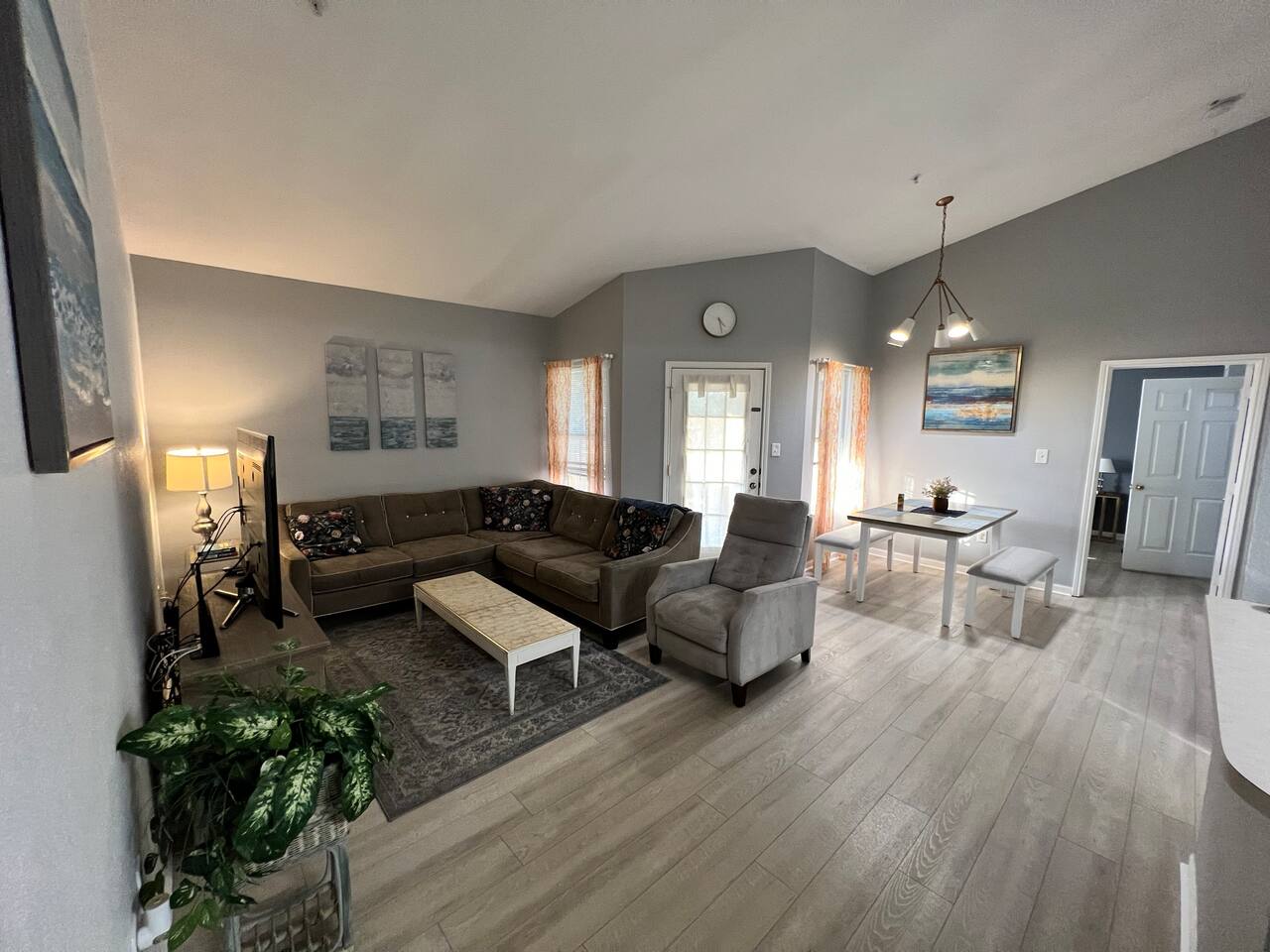 o CHARMING CONDO MINUTES FROM GORGEOUS CLEARWATER BEACHES o — Clearwater — vacation rental