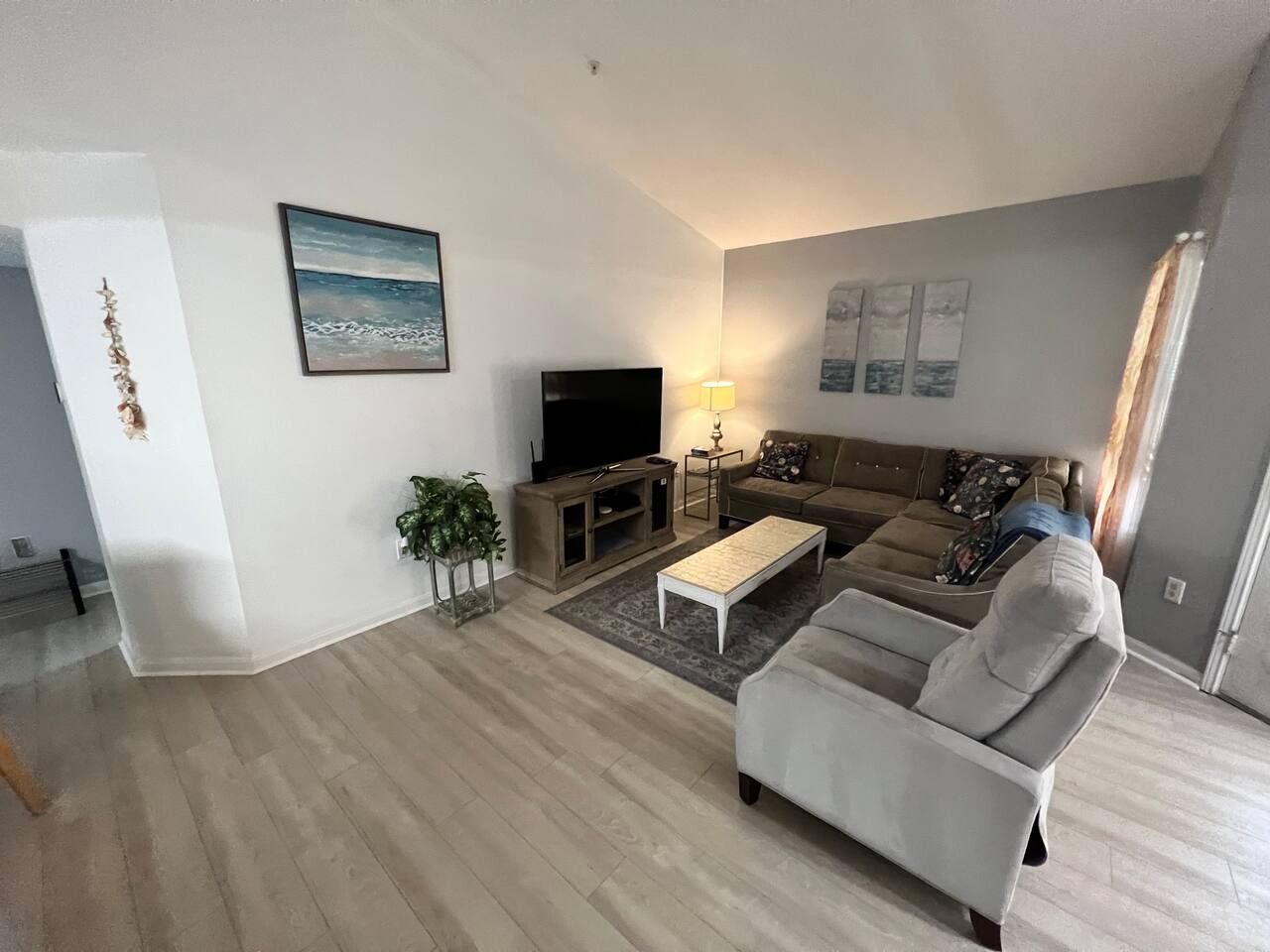 o CHARMING CONDO MINUTES FROM GORGEOUS CLEARWATER BEACHES o