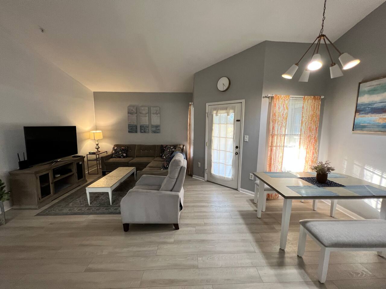 o CHARMING CONDO MINUTES FROM GORGEOUS CLEARWATER BEACHES o