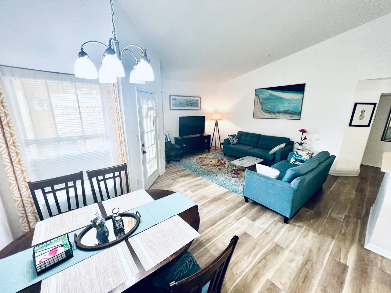 o BEAUTIFUL CONDO MINUTES FROM GORGEOUS CLEARWATER BEACHES o