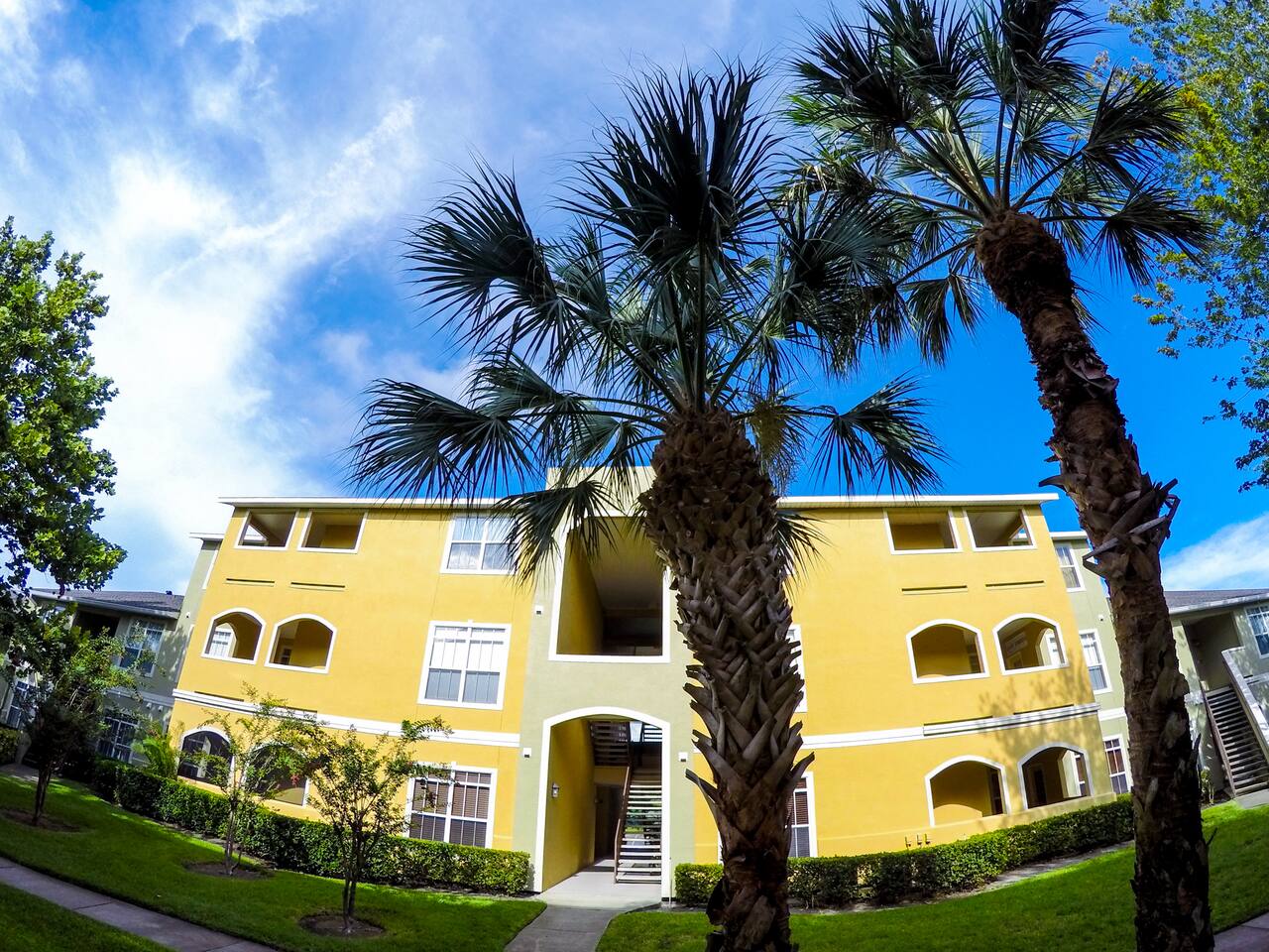 o BEAUTIFUL CONDO MINUTES FROM GORGEOUS CLEARWATER BEACHES o