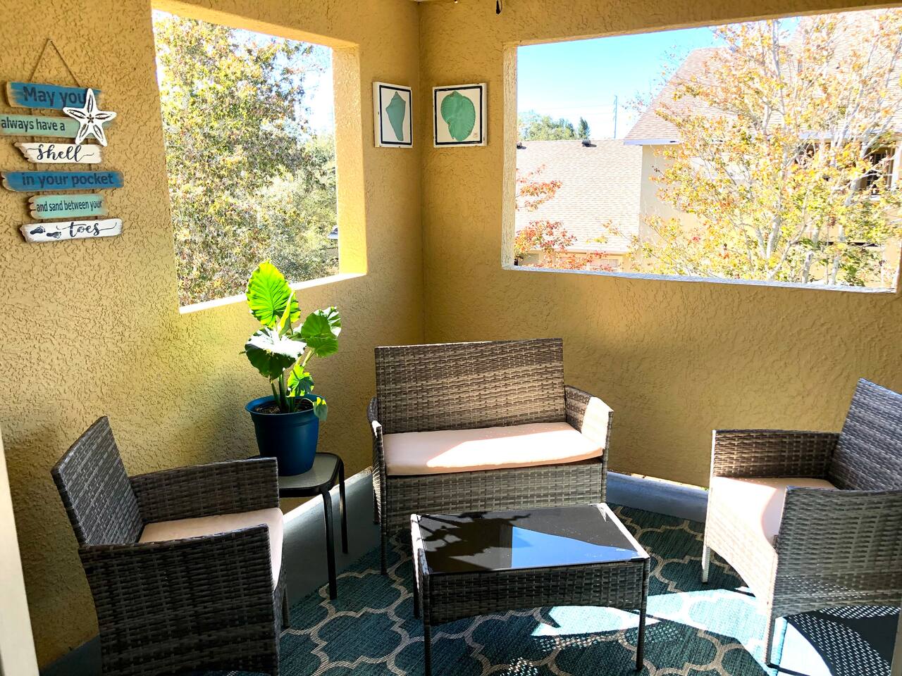 o BEAUTIFUL CONDO MINUTES FROM GORGEOUS CLEARWATER BEACHES o