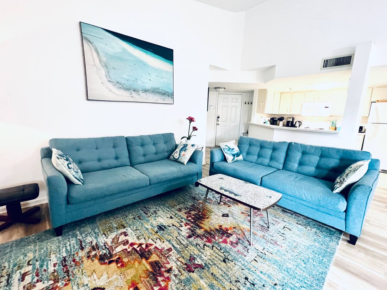 o BEAUTIFUL CONDO MINUTES FROM GORGEOUS CLEARWATER BEACHES o
