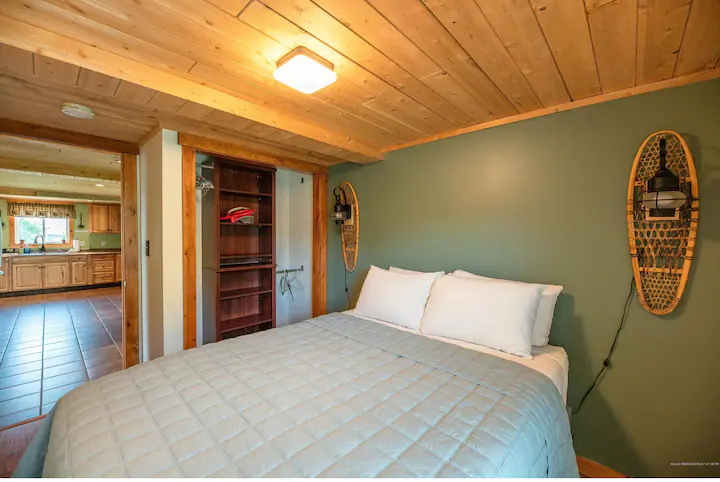 The Chalet - Spacious 7 bedroom near Sugarloaf, on Snowmobile and UTV trails, Hiking, Golf and Flagstaff Lake across the street