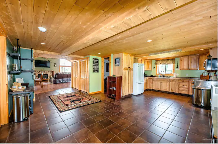 The Chalet - Spacious 7 bedroom near Sugarloaf, on Snowmobile and UTV trails, Hiking, Golf and Flagstaff Lake across the street