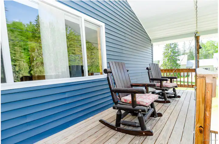 The Chalet - Spacious 7 bedroom near Sugarloaf, on Snowmobile and UTV trails, Hiking, Golf and Flagstaff Lake across the street