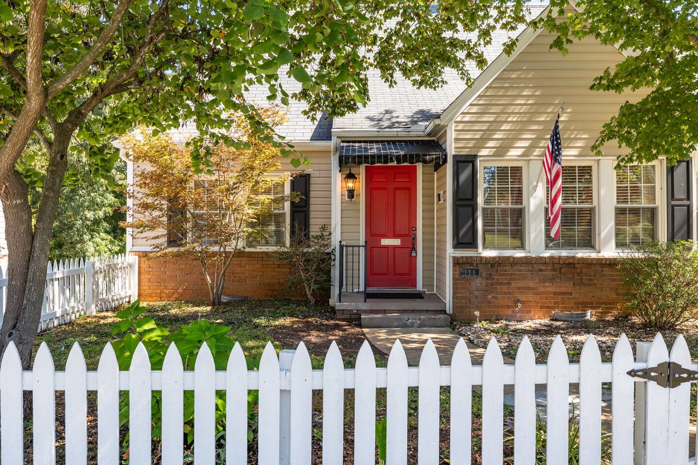 Bright 7BR Retreat in Burlington | Private Creek