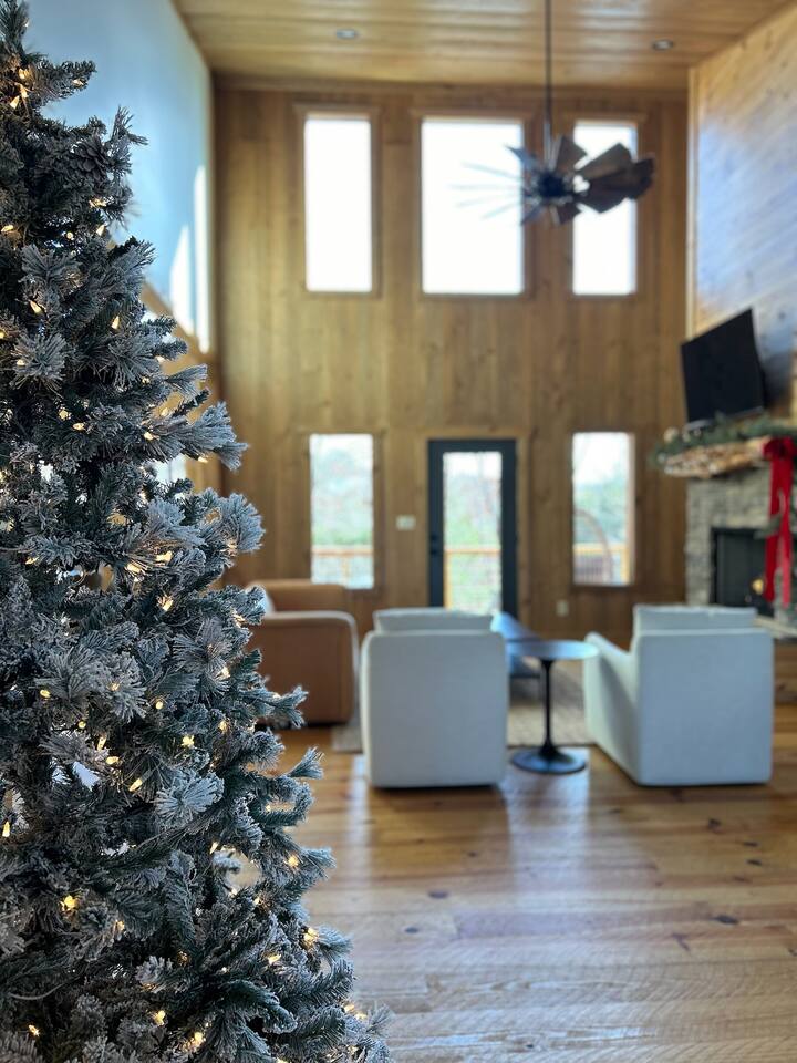 Breeze: Modern Cabin Near Downtown Blue Ridge