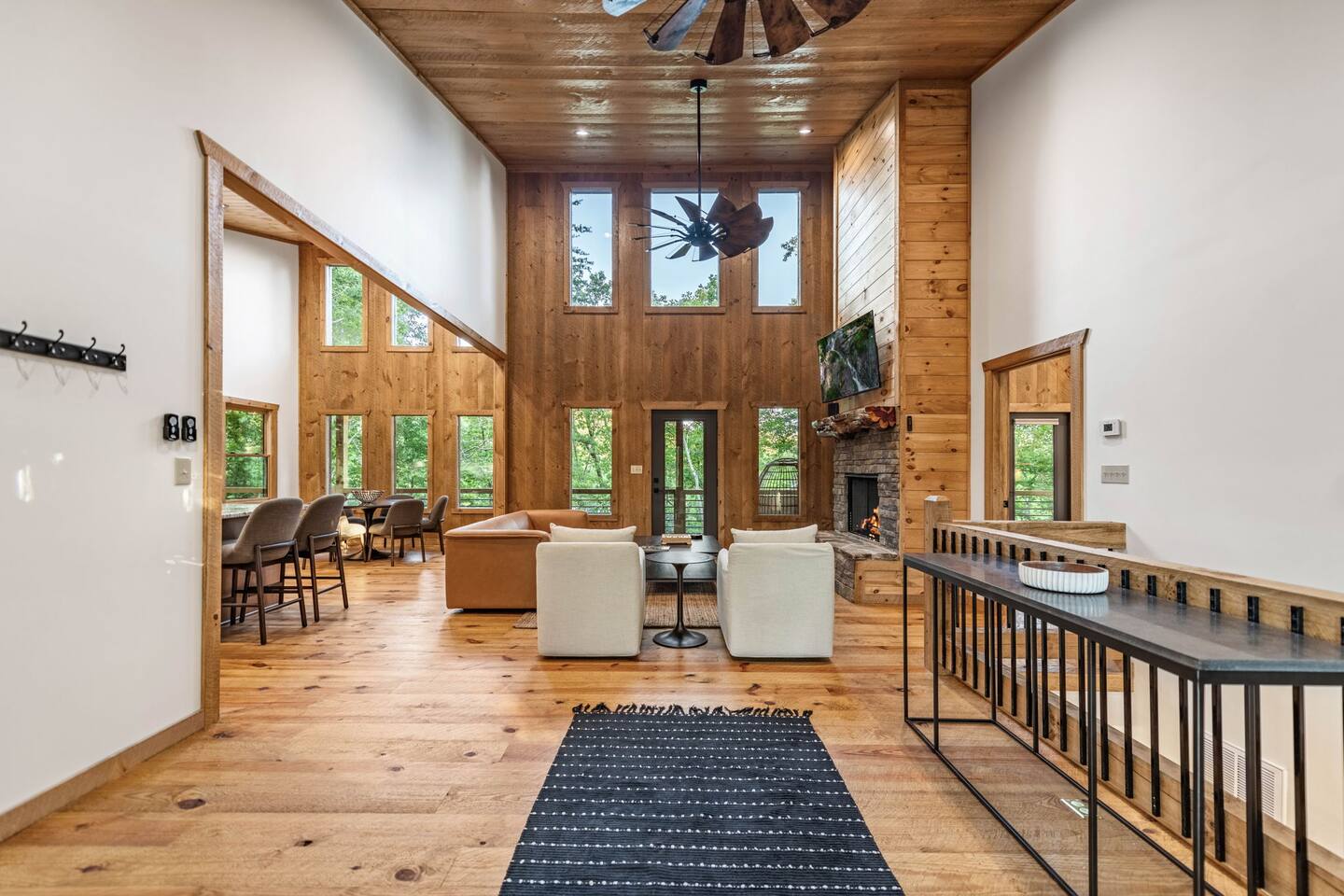 Breeze: Modern Cabin Near Downtown Blue Ridge