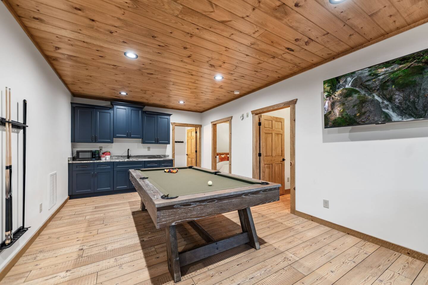 Breeze: Modern Cabin Near Downtown Blue Ridge