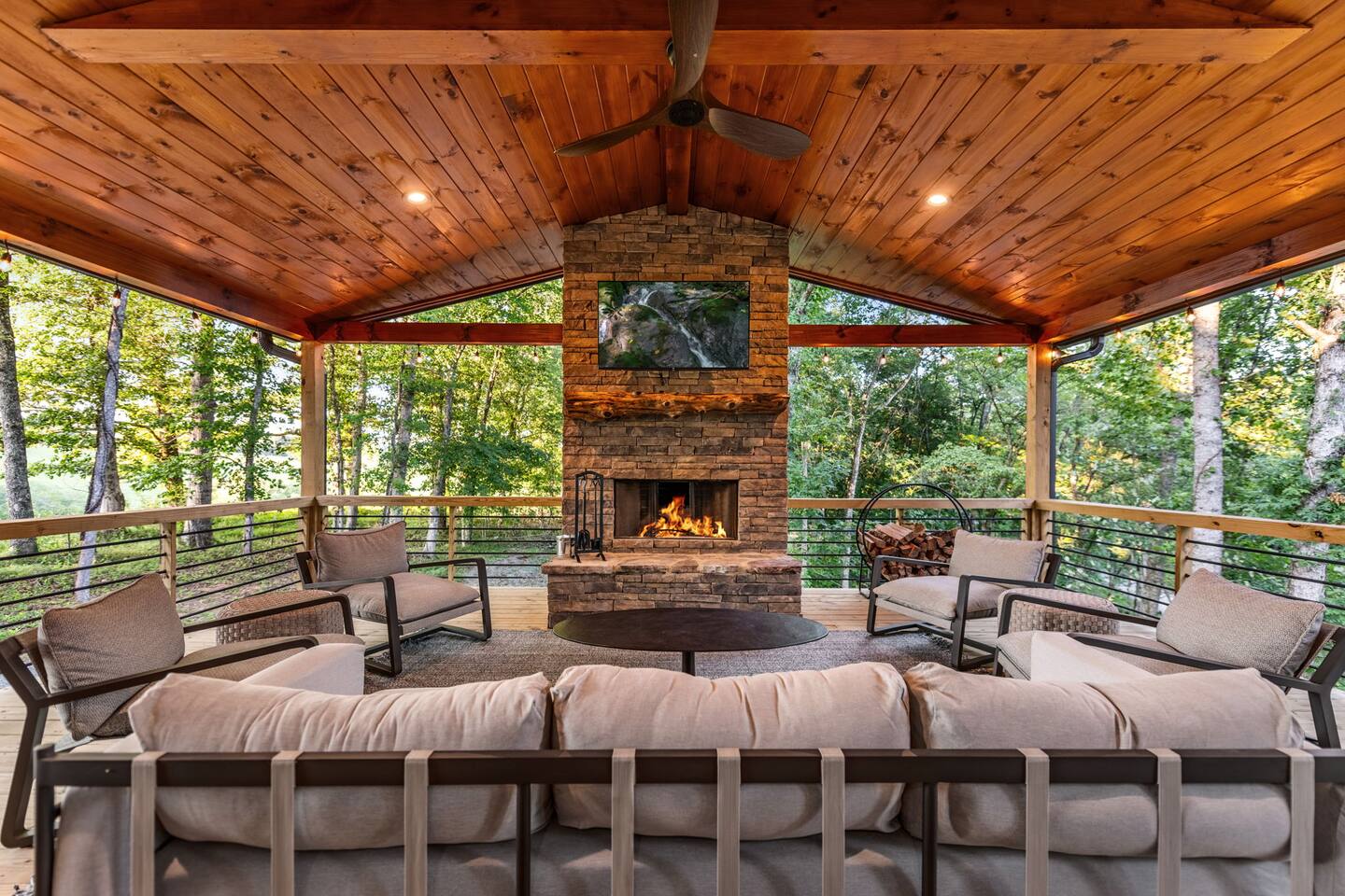 Breeze: Modern Cabin Near Downtown Blue Ridge