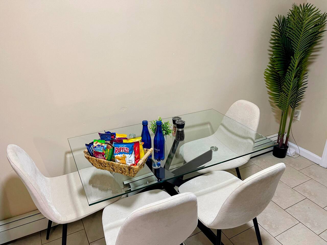 Cozy 2BR Brick Haven! Near light rail! 35m to NYC