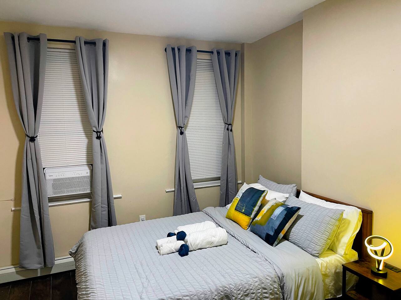 Cozy 2BR Brick Haven! Near light rail! 35m to NYC