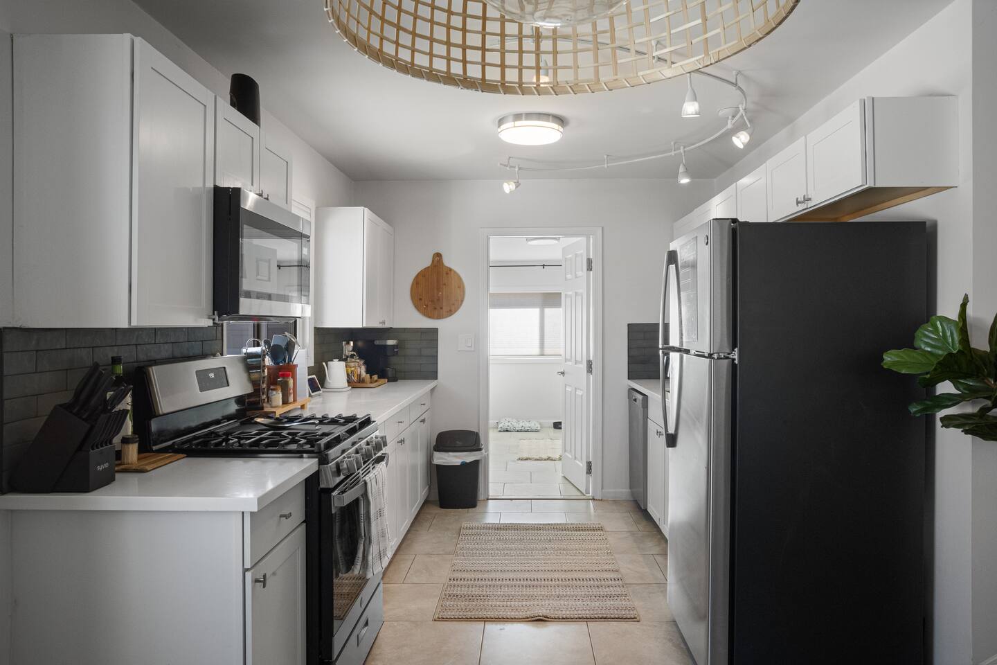 Desert Retreat – Hot Tub, Full Kitchen, Near JT