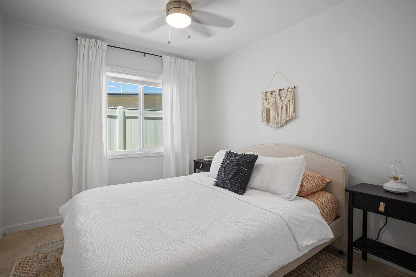 Desert Retreat – Hot Tub, Full Kitchen, Near JT