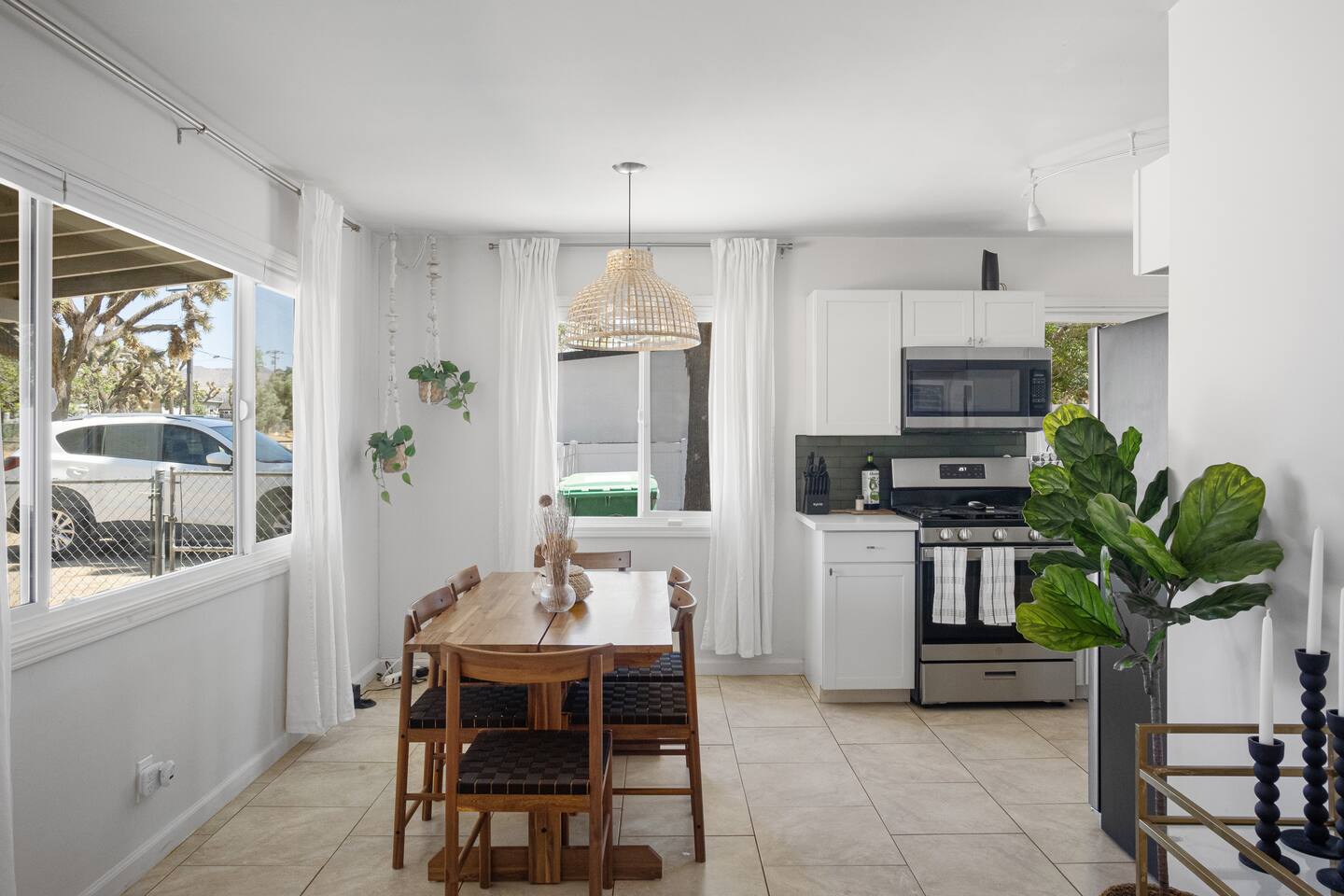 Desert Retreat – Hot Tub, Full Kitchen, Near JT