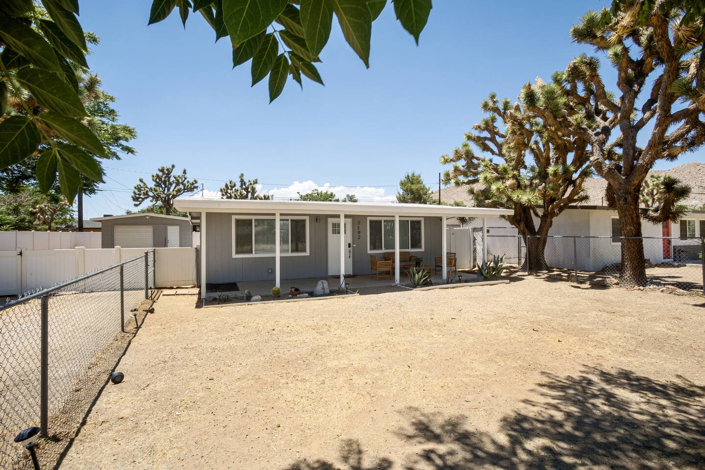 Desert Retreat – Hot Tub, Full Kitchen, Near JT