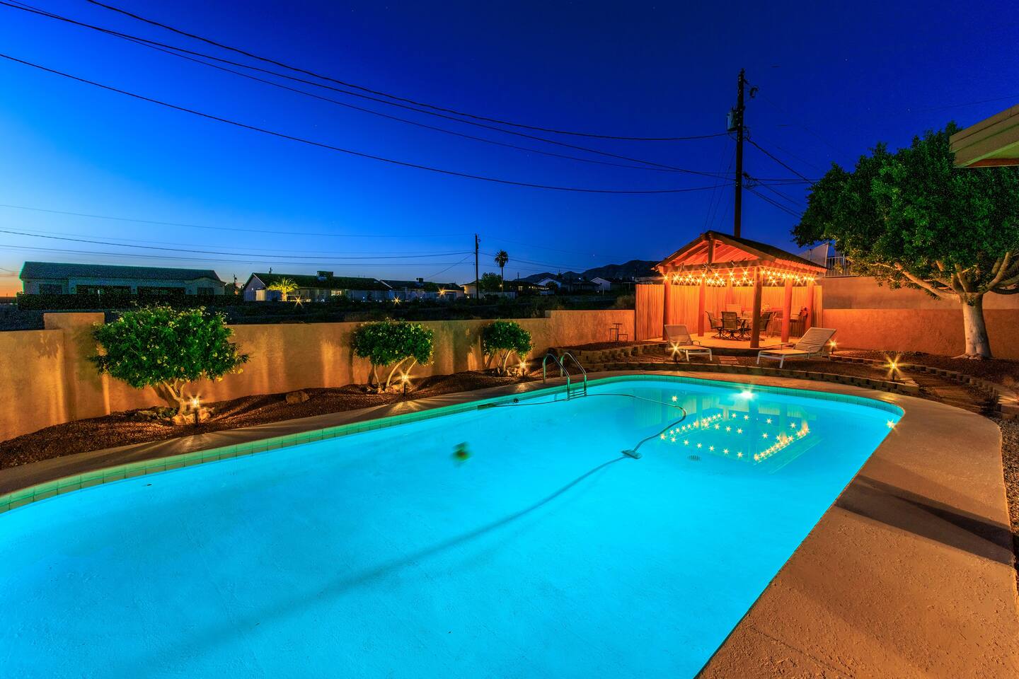 Lake Havasu: Big Pool & BBQ Fun!