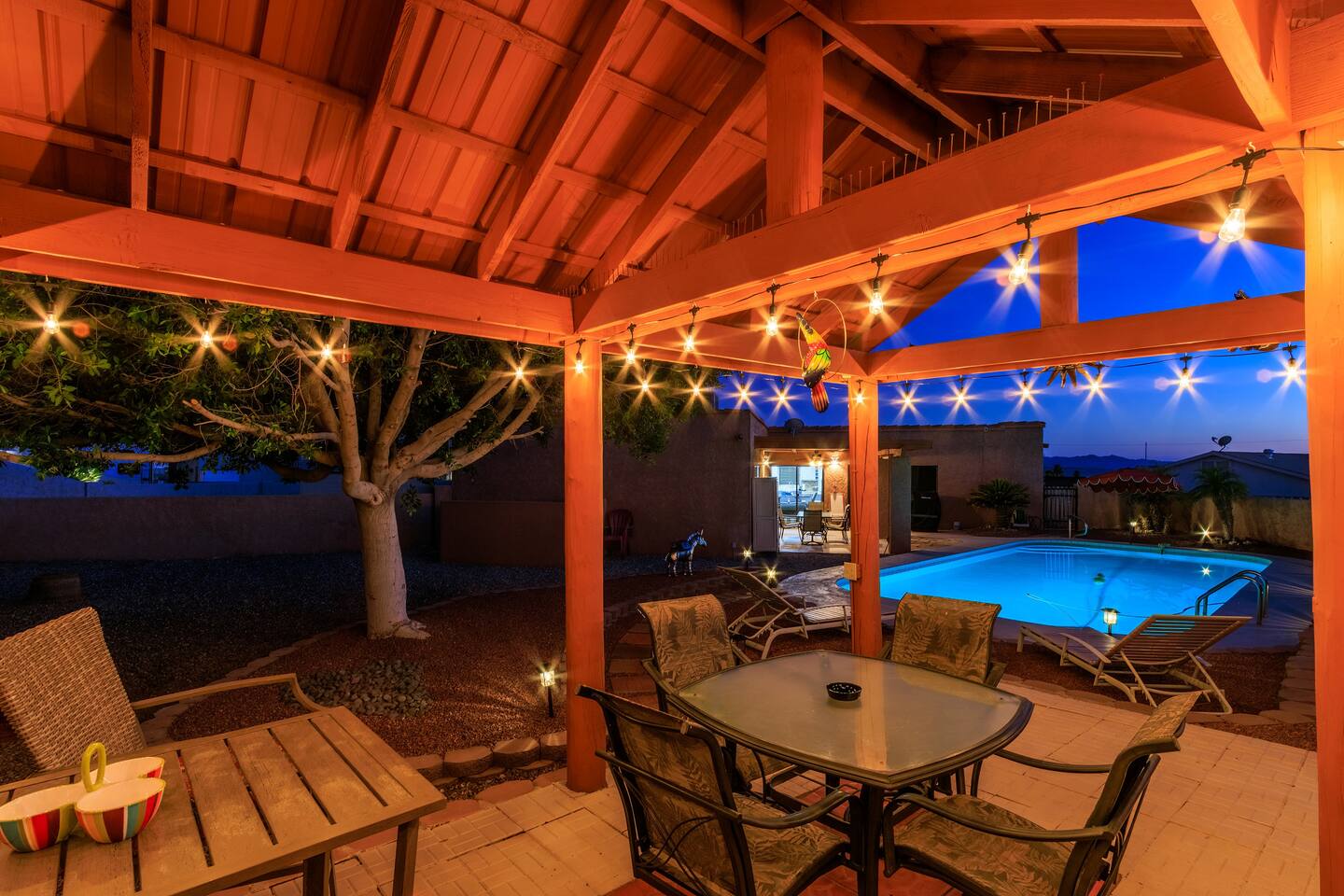 Lake Havasu: Big Pool & BBQ Fun!