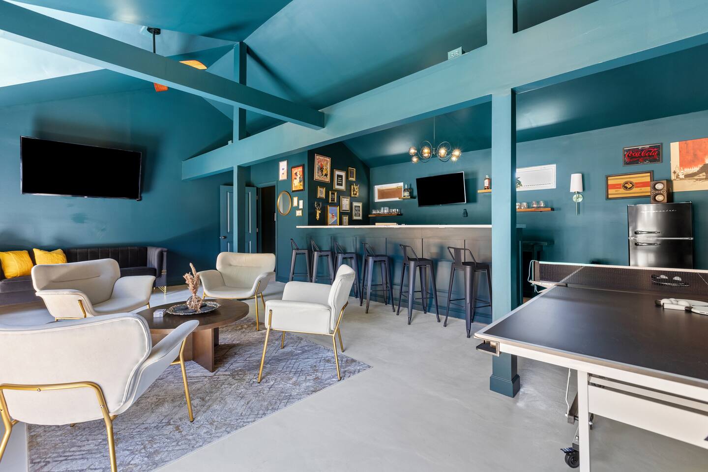 The Luxe Hot Tub Private Bar 12 Min to Horse Park — Georgetown — vacation rental