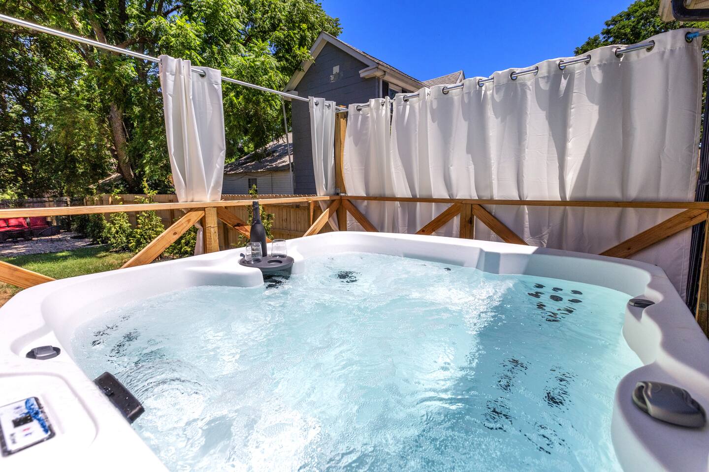 The Luxe Hot Tub Private Bar 12 Min to Horse Park