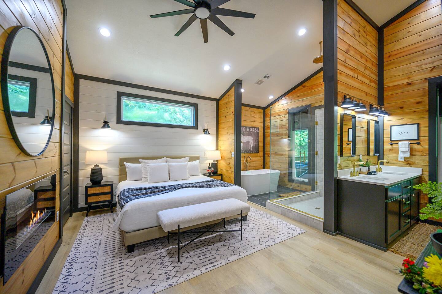 Unhurried Mornings for Two | Spa Suite + Hot Tub