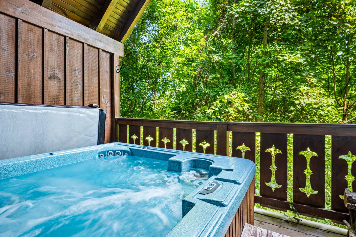 Spring With A View! Hot Tub, Theater, Pool Table