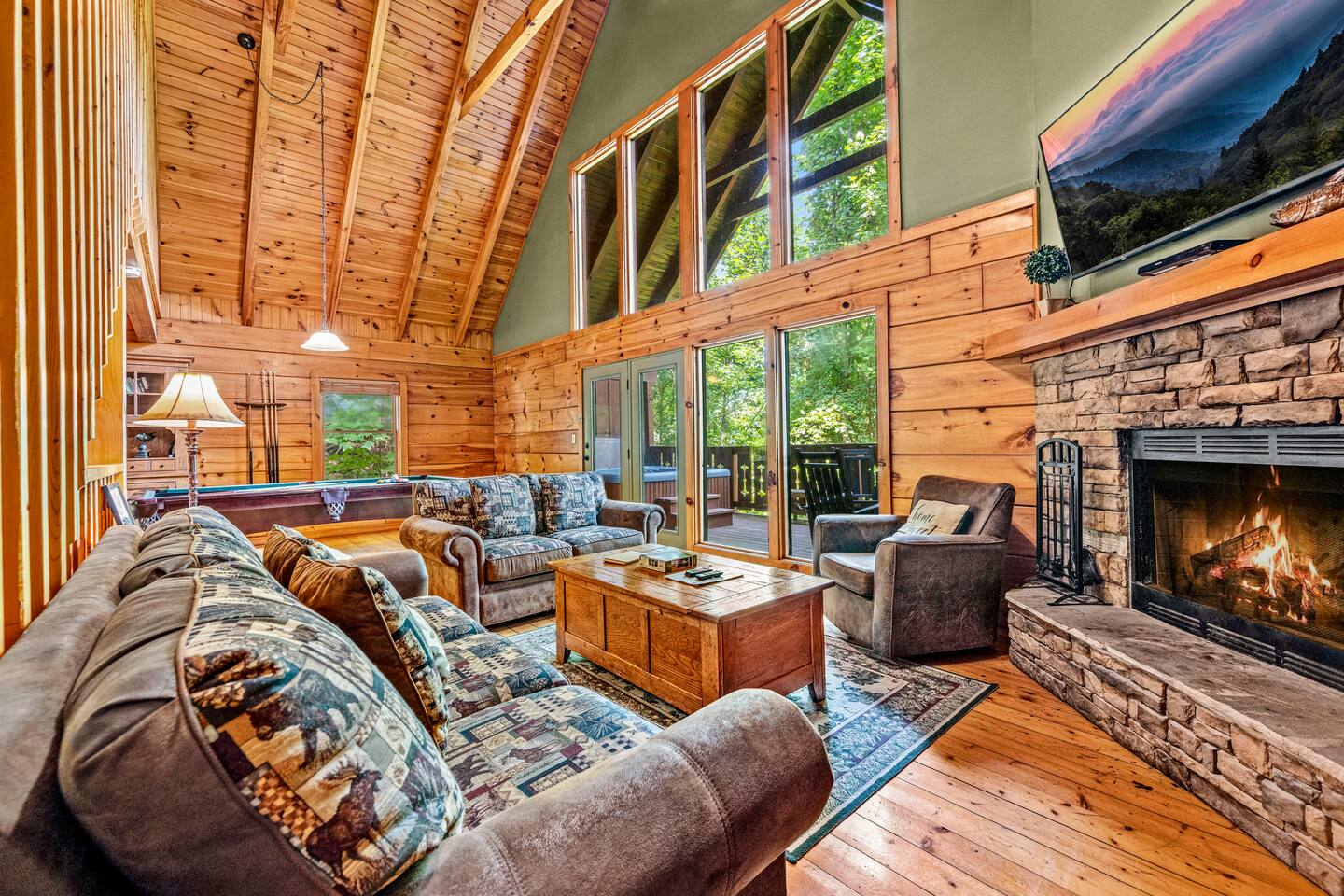 Spring With A View! Hot Tub, Theater, Pool Table