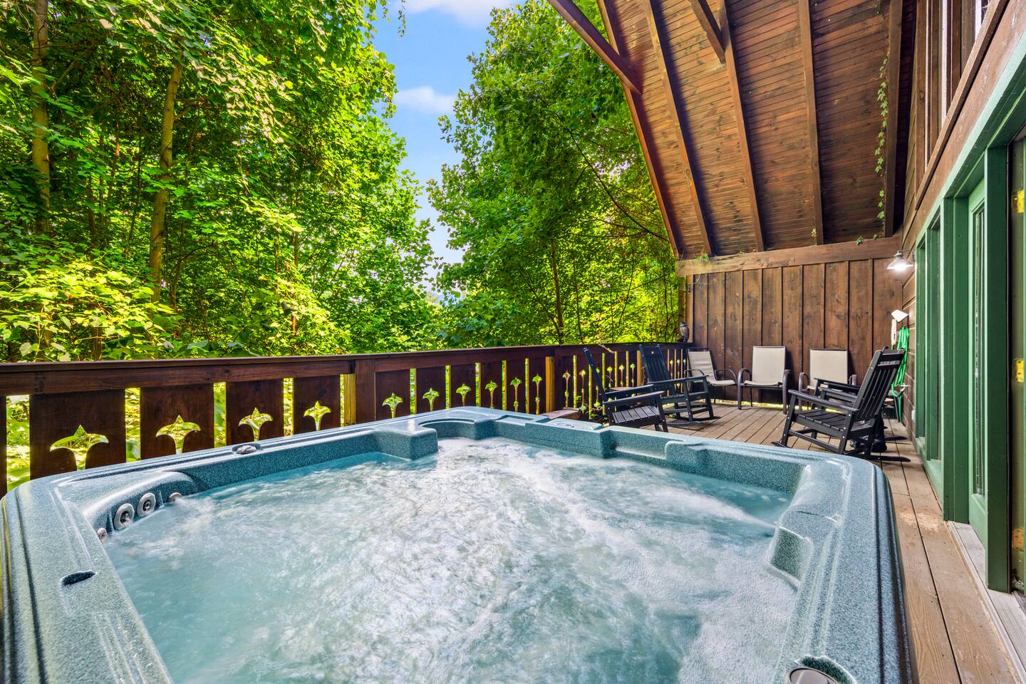 Spring With A View! Hot Tub, Theater, Pool Table — Gatlinburg — vacation rental