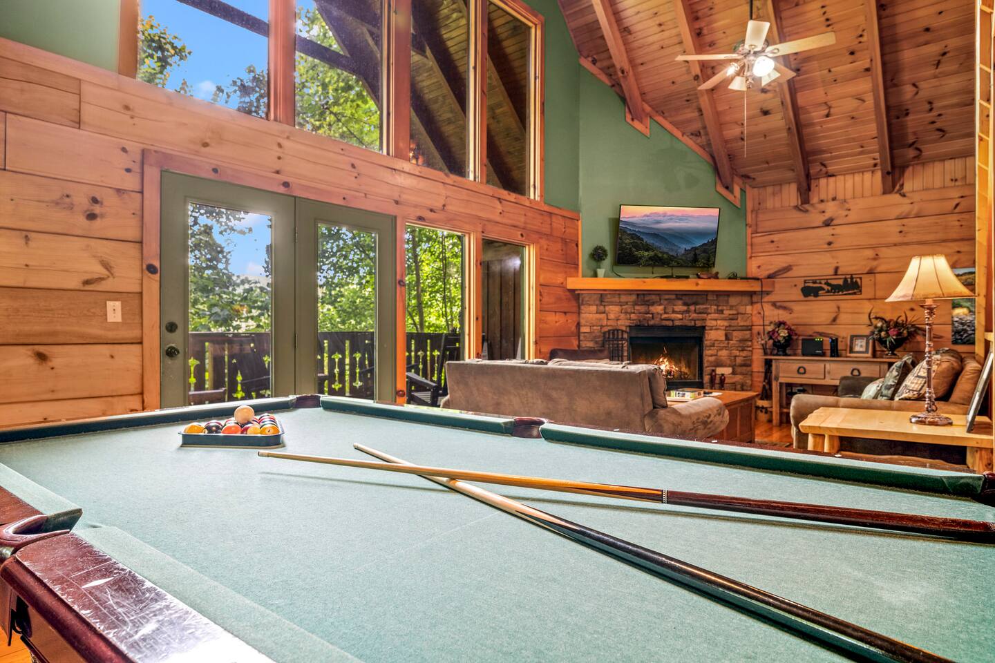 Spring With A View! Hot Tub, Theater, Pool Table