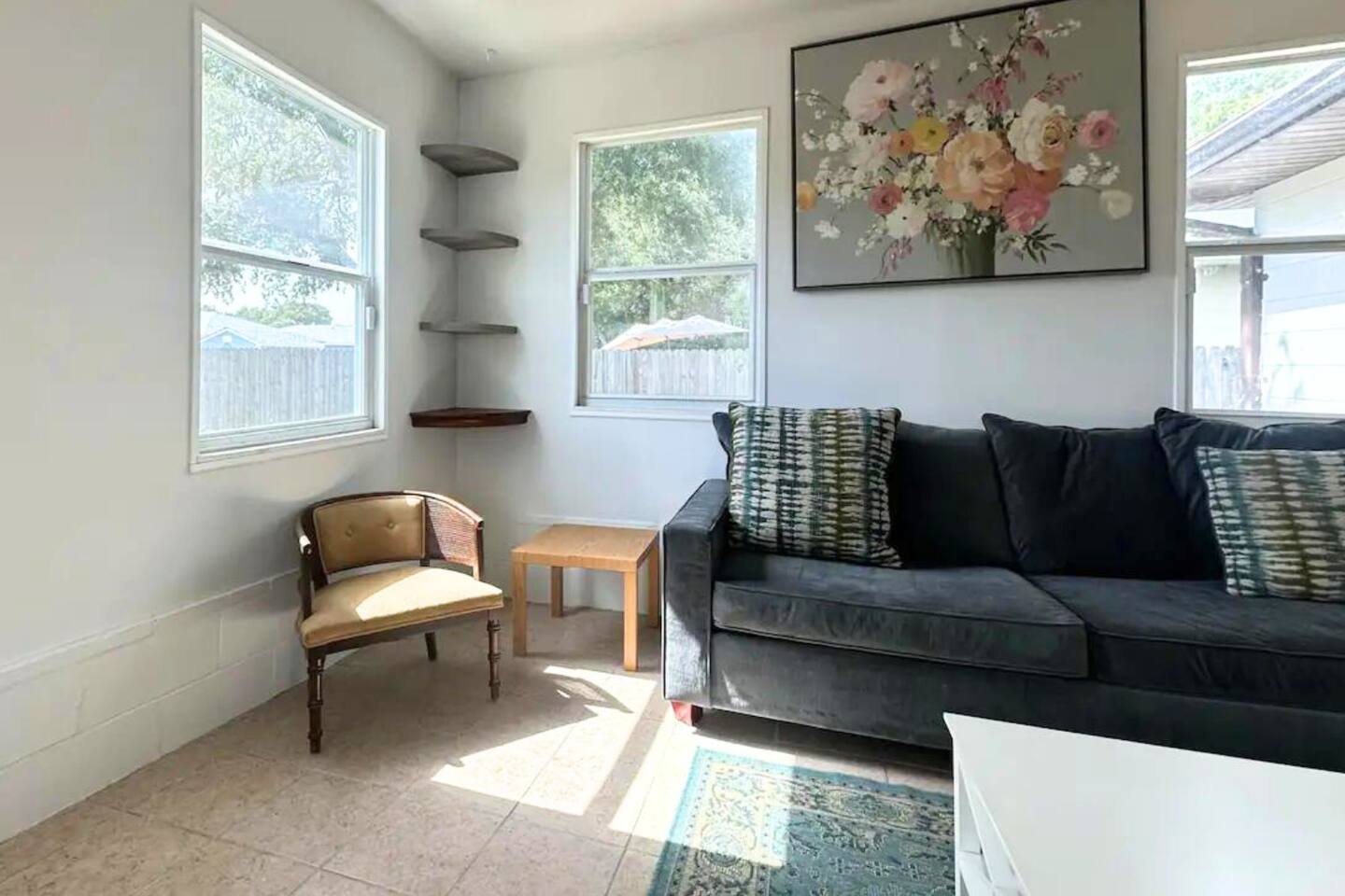 SERENE HOME/HUGE BACKYARD/BBQ-NEAR BEACH/MALL/GOLF/LAKE/AIRPORT/SHOPS/RESTAURANT