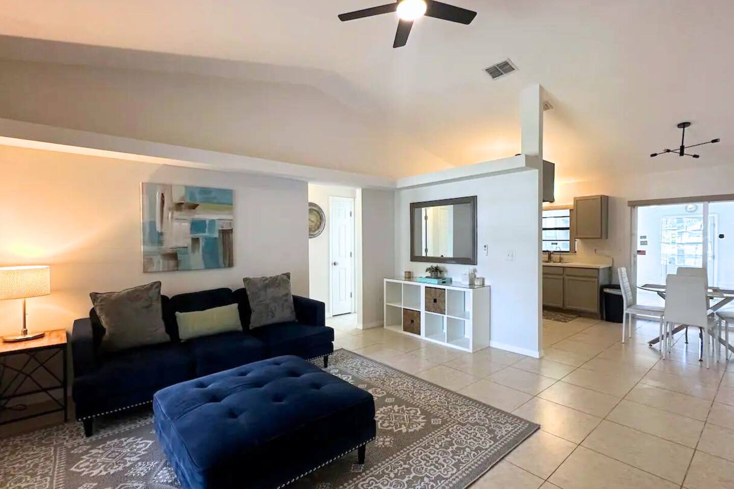 SERENE HOME/HUGE BACKYARD/BBQ-NEAR BEACH/MALL/GOLF/LAKE/AIRPORT/SHOPS/RESTAURANT