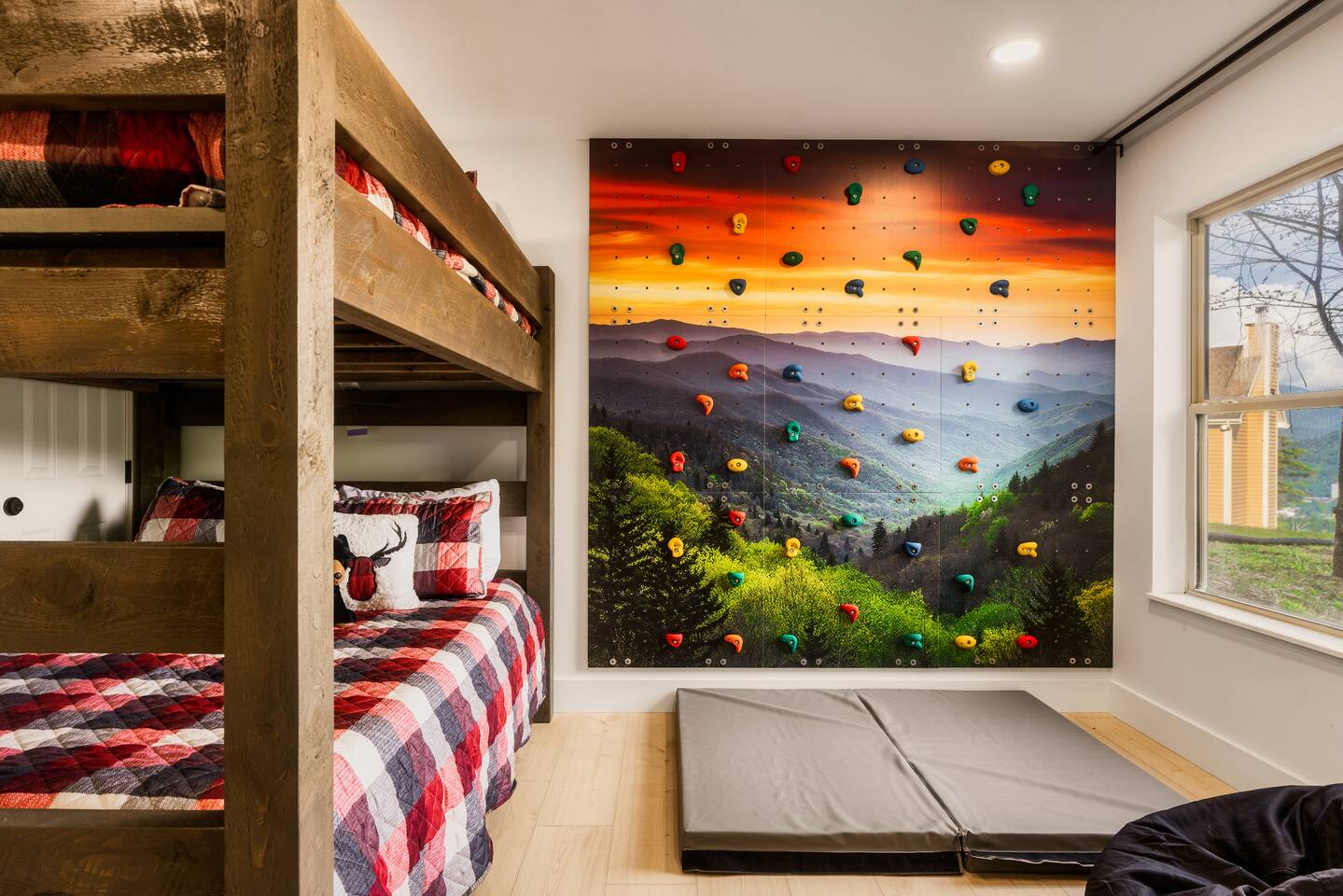 Picturesque Mtn Views| Gameroom| Swim Spa| Firepit