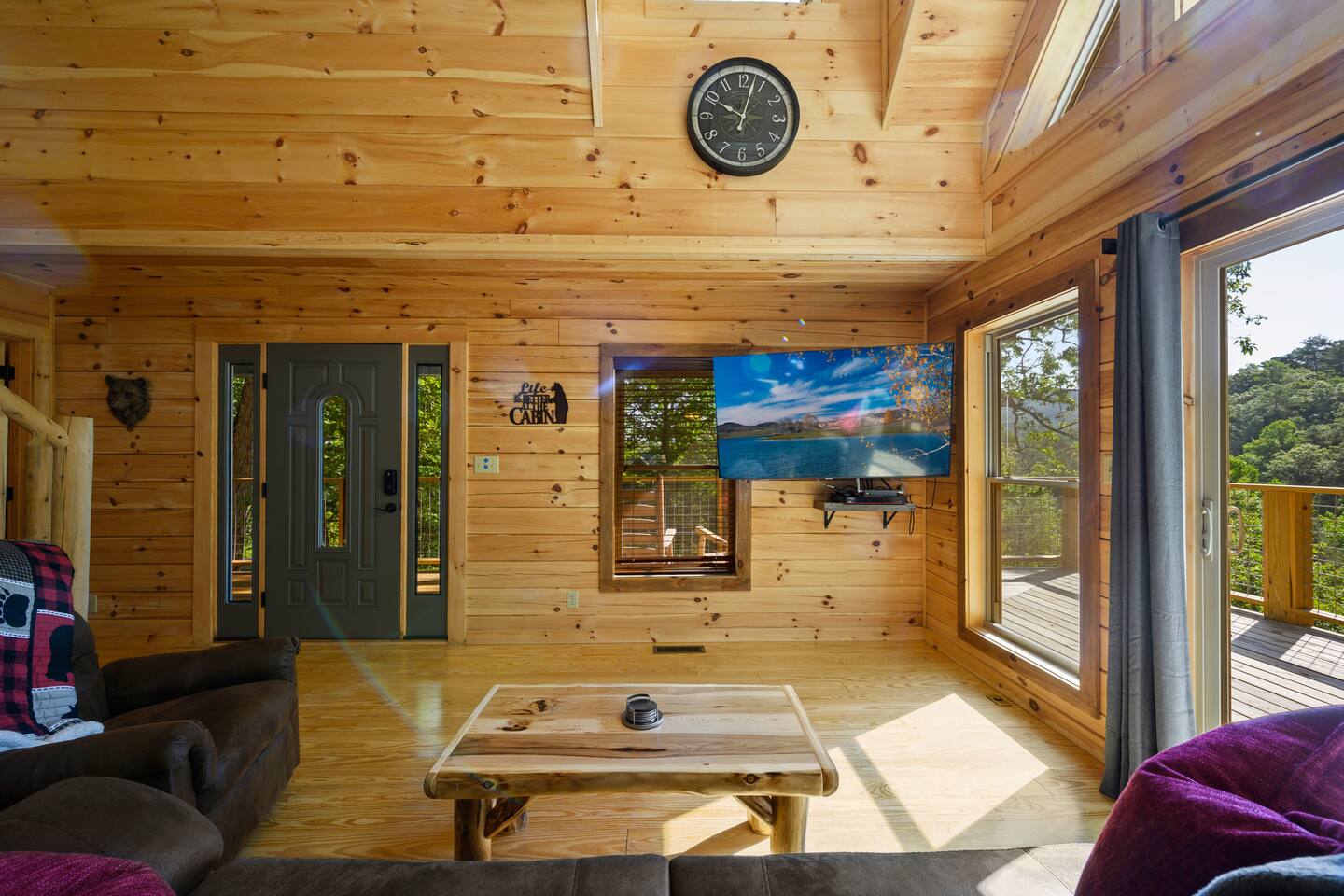 “Mountain Iris” Views! Hot Tub/Games/Dog-Friendly